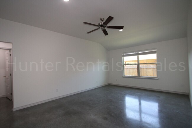 Building Photo - 805 Freedom Cir
