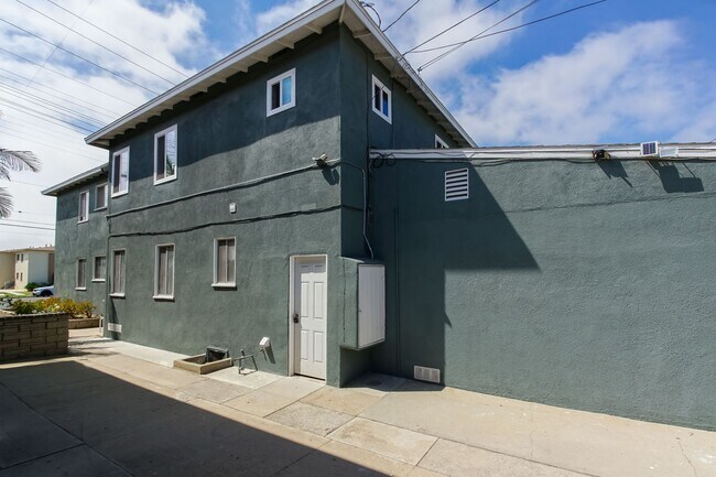 Building Photo - 16730-16730 Crenshaw Blvd