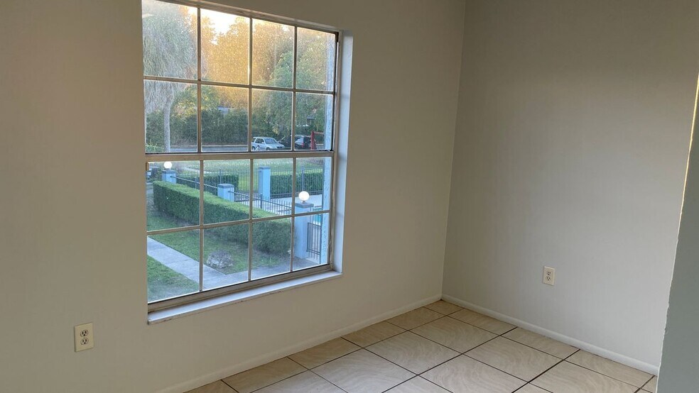 Building Photo - 5234 Curry Ford Rd