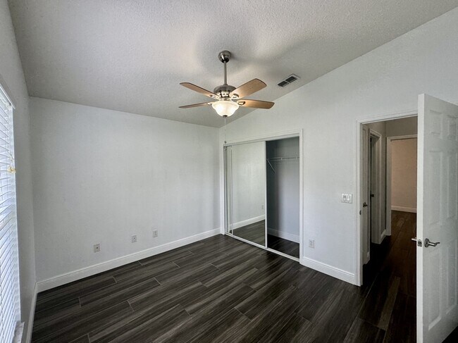 Building Photo - 11056 Dawnview Ln
