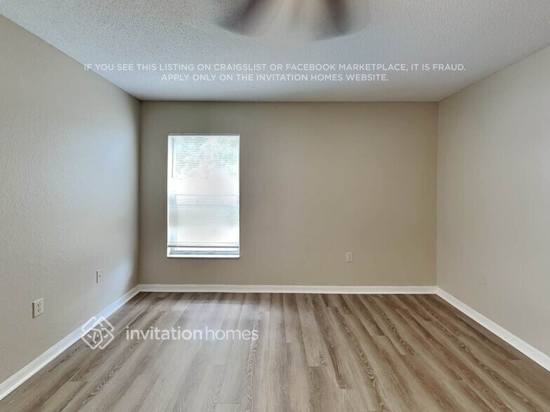 Building Photo - 819 Reflections Loop E