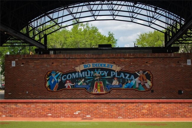 Building Photo - 211 SE 9 St