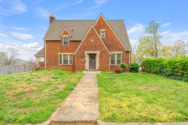 Building Photo - 1606 Laurel Ave