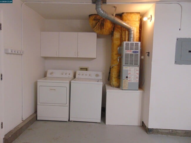 Building Photo - 34 Shorewood Ct