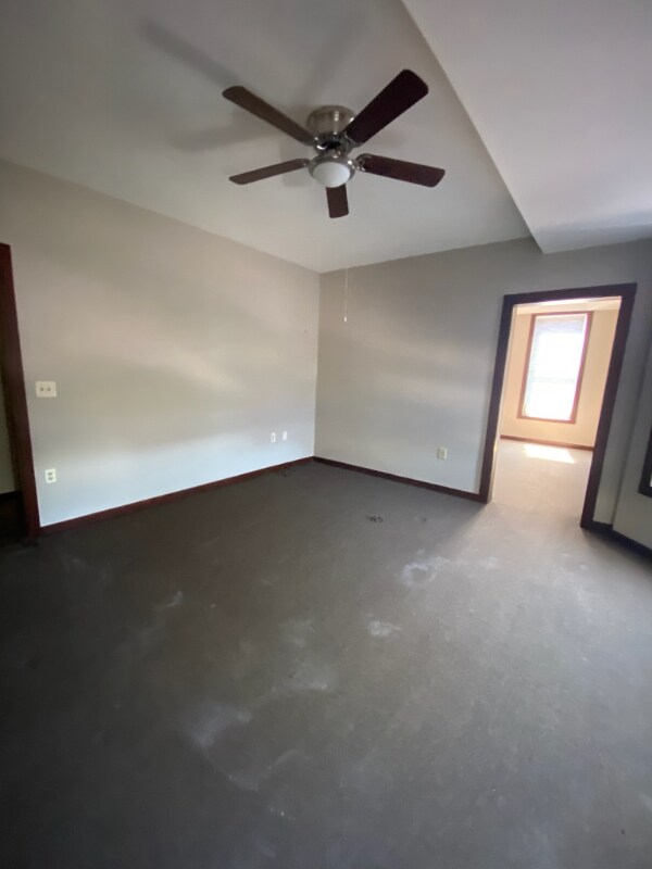 Building Photo - 2454 River Rd