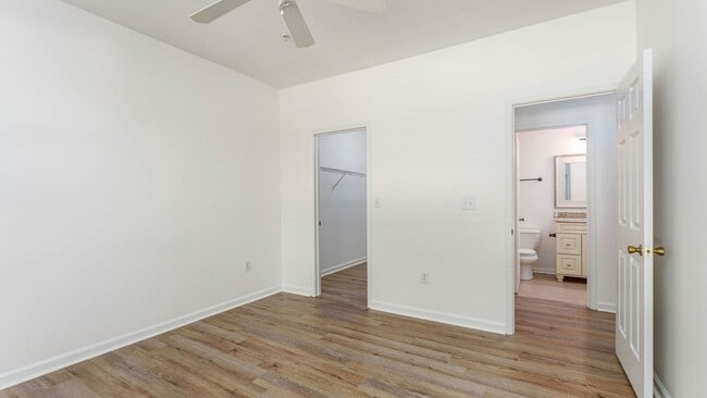 Building Photo - 1 Bedroom 1 Bath Condo in Southampton Poin...