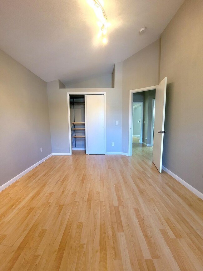 Building Photo - Well maintained 4 bedroom home on west side!