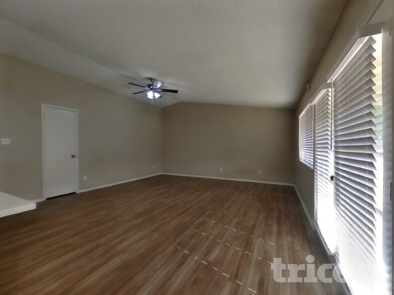 Building Photo - 13601 N 41st St