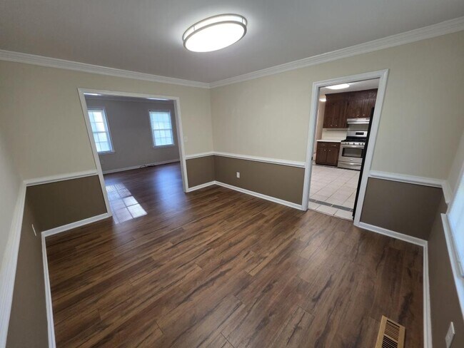 Building Photo - 212 Stratford Dr
