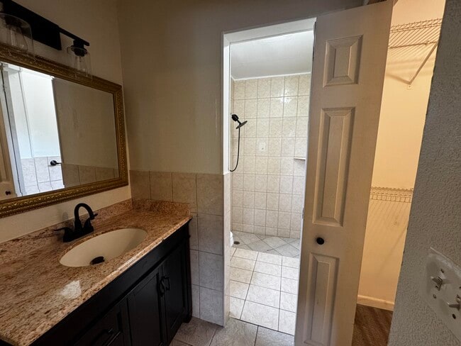 Building Photo - 3831 SW 69th Ave