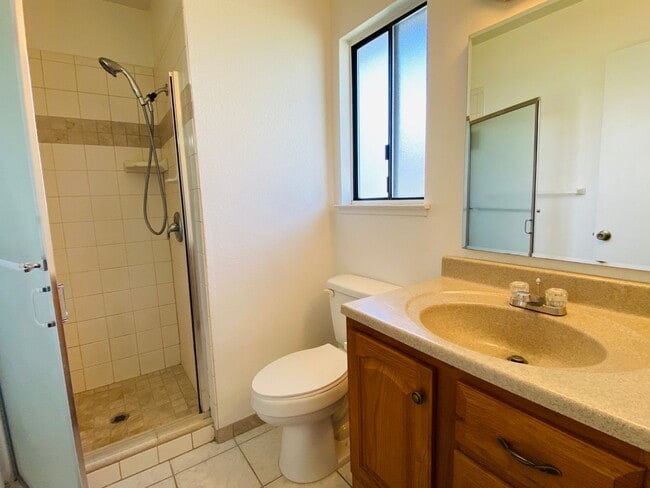 Building Photo - $2,050 Ashlan & Fowler, 3 Bedroom Home - H...