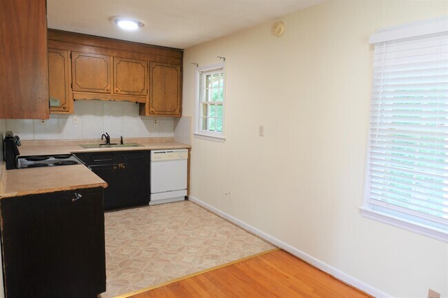 Building Photo - 325 Willow Oaks Dr