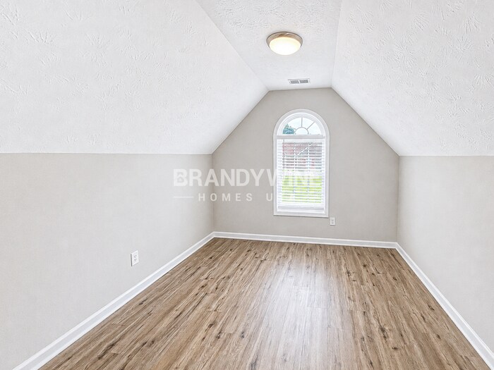 Building Photo - 1737 Summit Creek Way