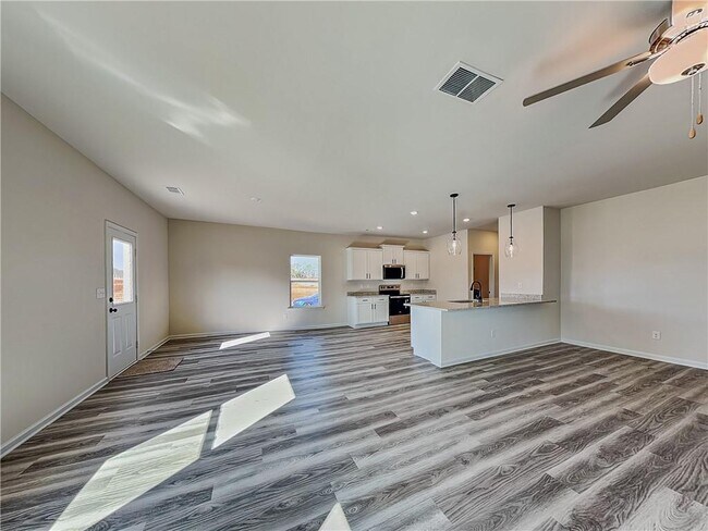 Building Photo - 700 Plant Rd