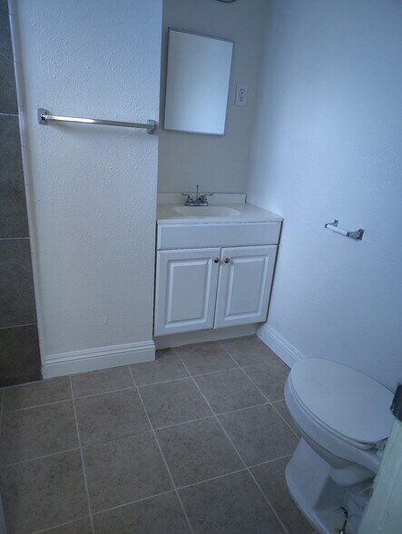 Building Photo - 950 S Thompson St