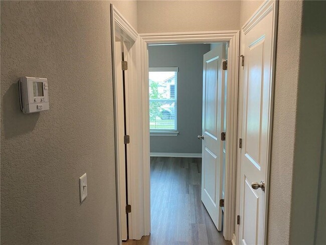 Building Photo - 221 Williams ct