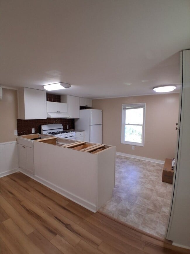 Building Photo - $1,800 - 2 Bedroom / 1 Bath Mobile Home Sitting on the Tuckasegee River