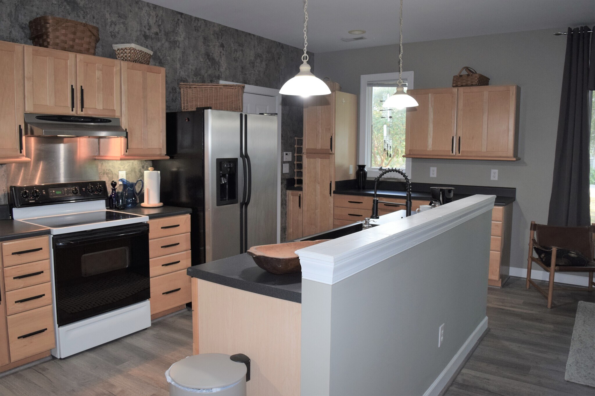 Building Photo - 250 Paddock Dr