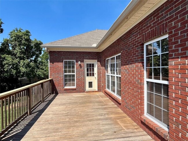 Building Photo - 613 Castle Brook Dr