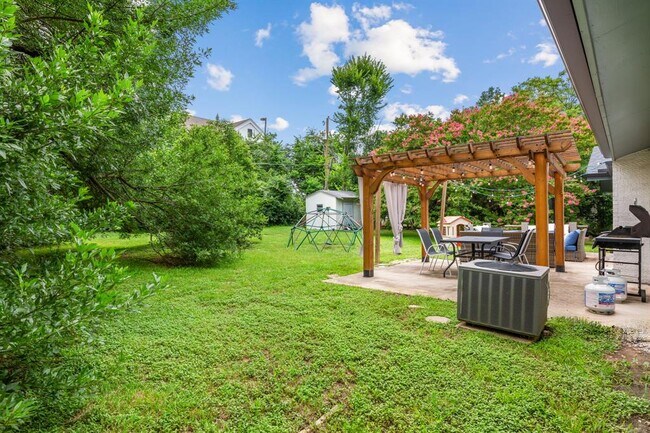 Building Photo - 201 Fairlane Dr