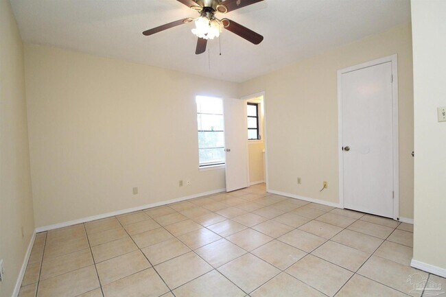 Building Photo - 405 Cornwall Cir