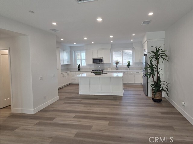 Building Photo - 121 Placemark