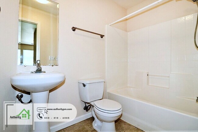 Building Photo - 1294 Mighty Oak Ln