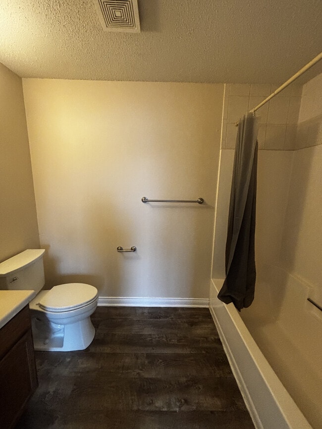 Building Photo - 542 Pewaukee Rd