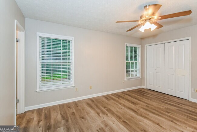 Building Photo - 1111 Realm Ln