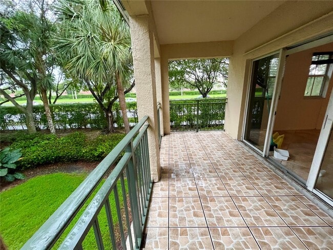 Building Photo - 2490 Centergate Dr