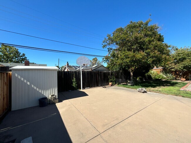 Building Photo - 1419 Yolanda Ct