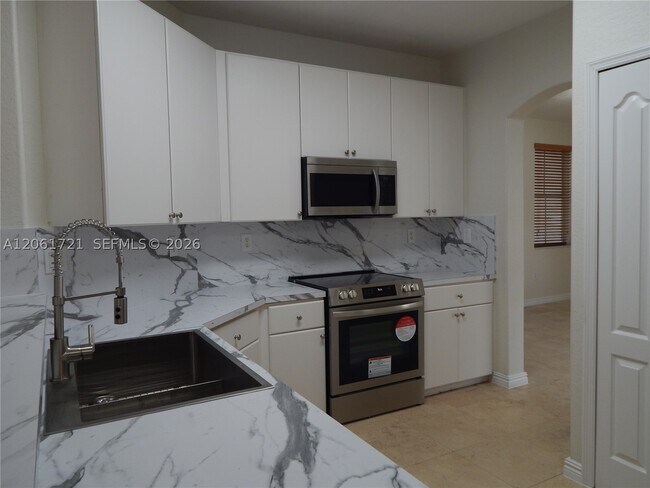 Building Photo - 320 SW 87th Ct