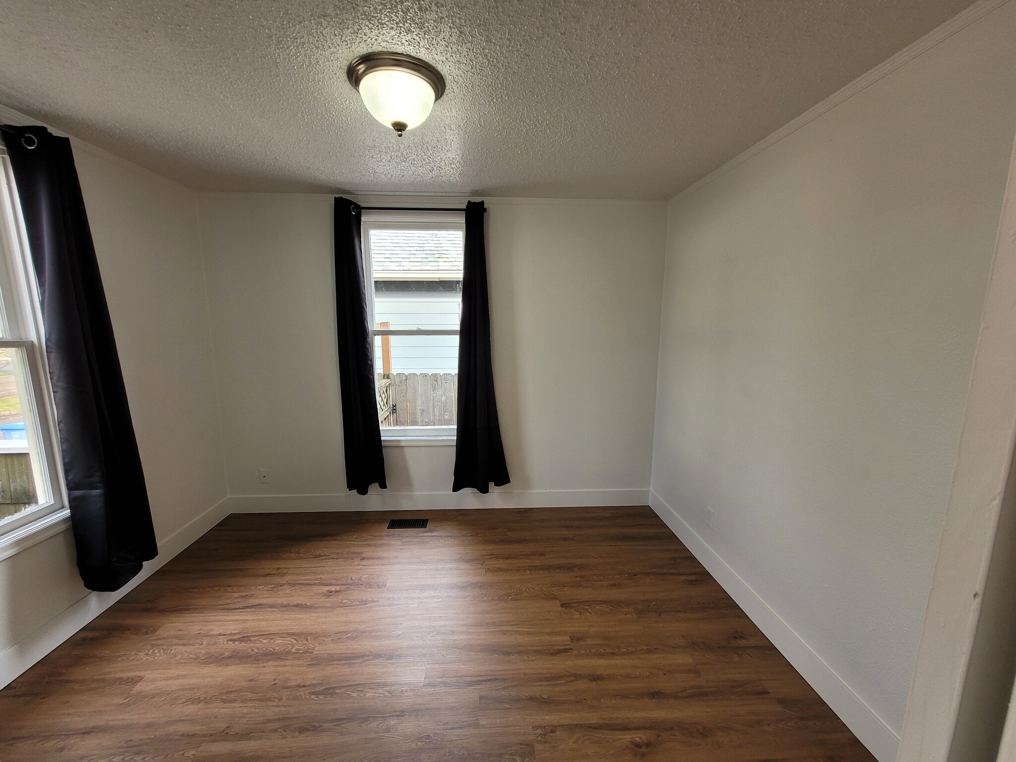 Building Photo - 1574 SE Sherrett Street