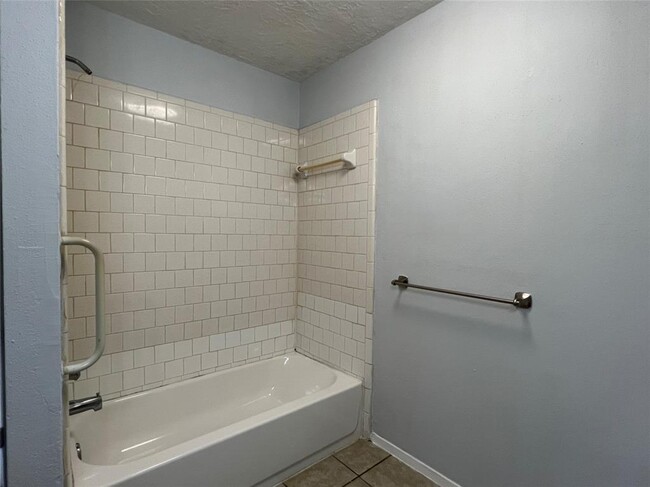 Building Photo - 5125 Beaver Hollow Dr