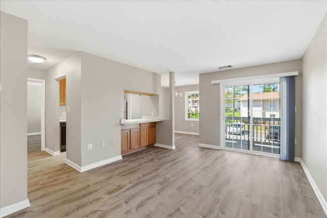 Building Photo - "Charming 2-Bed Oasis: Cozy 780 Sq Ft Retreat in Sterling, VA!"