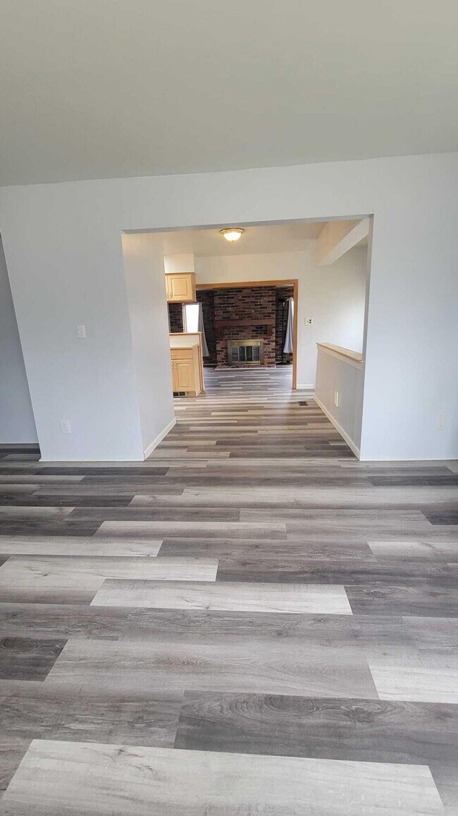 Building Photo - 655 Robinwood Dr