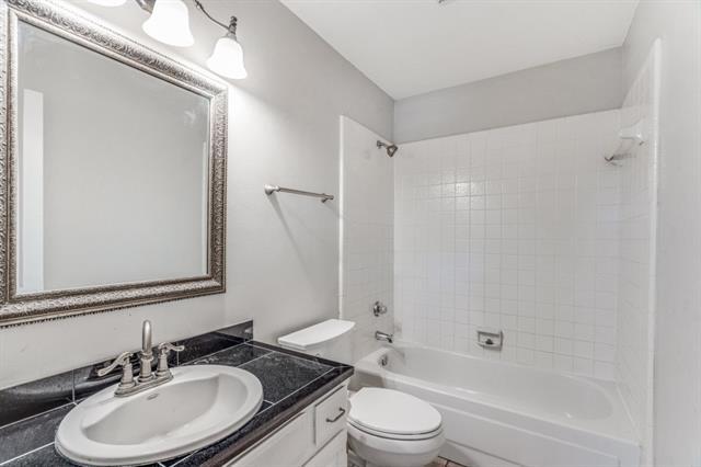 Building Photo - 620 Willow Oak Dr