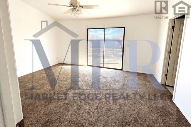 Building Photo - 3Bed/2Ba Home in Arizona City! $199 MOVE-I...