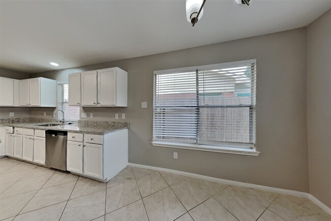 Building Photo - 4959 Sentry Woods Ln