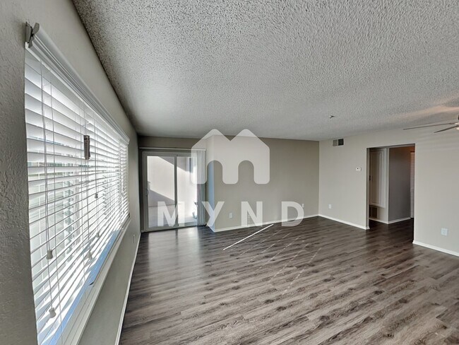 Building Photo - 6500 Country Club Dr Apt 1