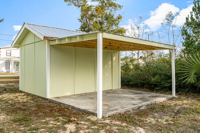 Building Photo - 1020 E 14th St