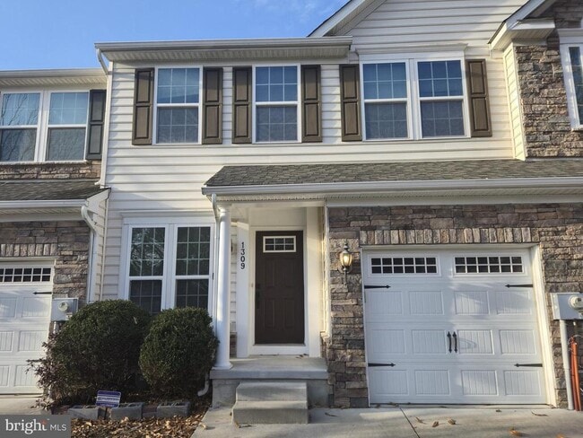 Building Photo - 1309 Madison Ln