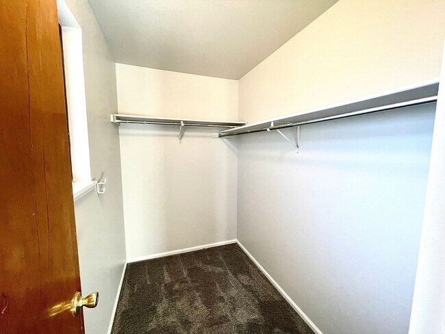 Building Photo - Beautiful updated 3 bedroom 2 bath home in Greeley!