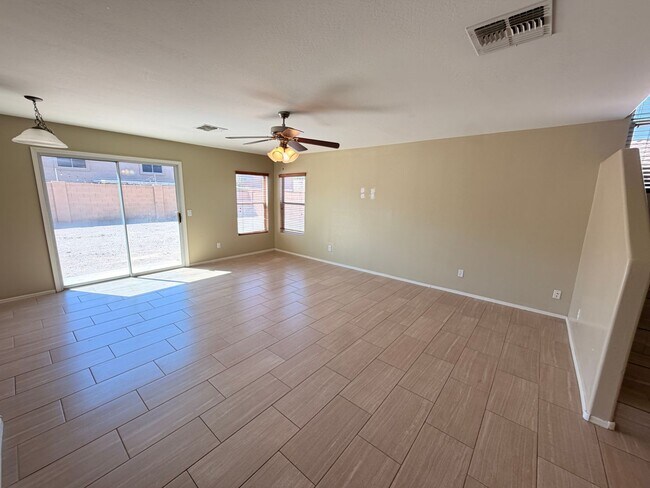 Building Photo - Updated 4x2 Buckeye Home *NO* Carpet & Downstairs Primary Bed!