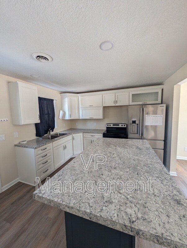 Building Photo - 6904 N Pine St