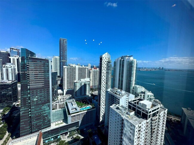 Building Photo - 1425 Brickell Ave