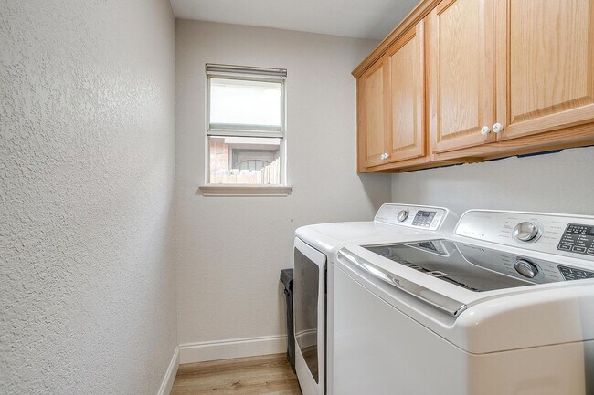 Building Photo - Amazing 3 Bed, 2 Bath Awaiting New Tenants- Burleson ISD- 76028