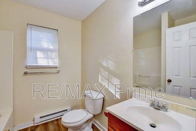 Building Photo - 409 Hunter St