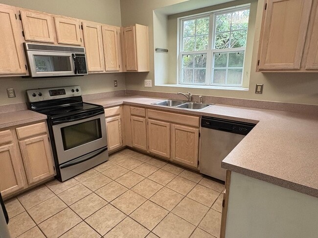 Building Photo - 223 Woodburne Ln
