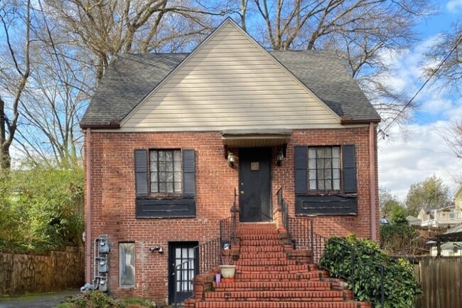 Building Photo - 834 Barnett St NE